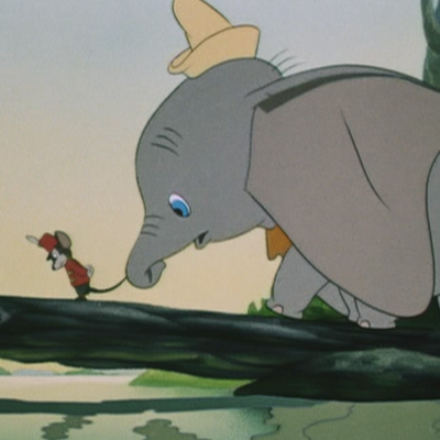 アニメで英語「象とネズミが歩く」