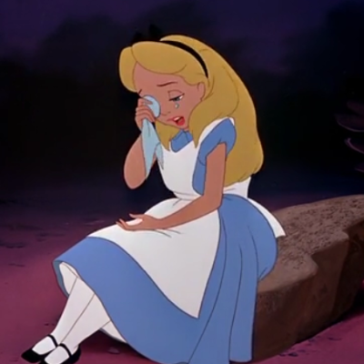 アニメで英語「アリスが泣く」